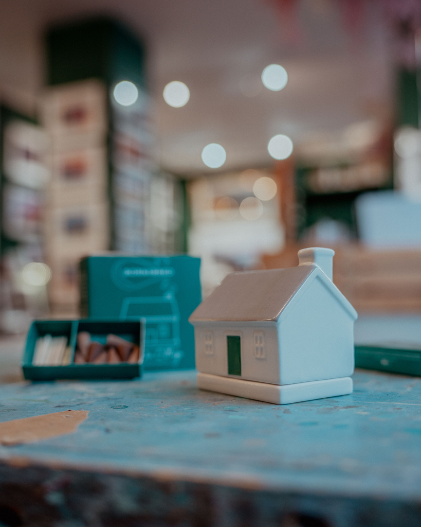 wee cottage incense burner